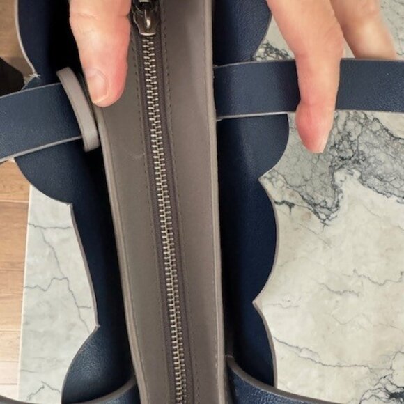 Kate Spade Smooth Taupe Leather Tote Crossbody. Medium sized. EUC. - Picture 5 of 7